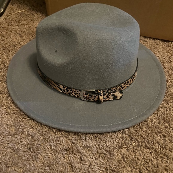 Womens Grey hat - Picture 1 of 2